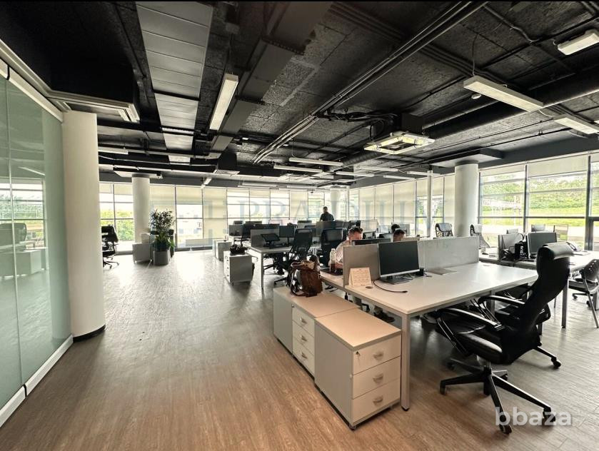 Продается офисное помещение 475 м² Москва - изображение 1