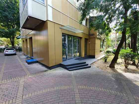 Сдаю в аренду 91,5 кв.м. на 1 этаже в центре Сочи, высокая проходимость Сочи