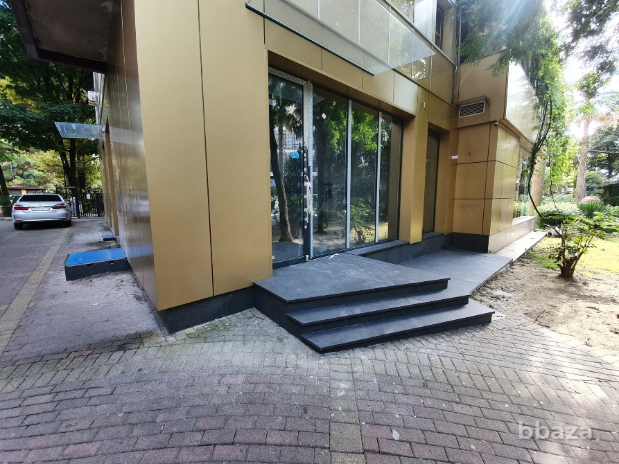 Сдаю в аренду магазин 50 кв.м. на 1 этаже в центре Сочи, ул. Навагинская 12 Сочи - изображение 2