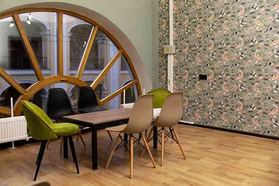 Под развлечения, клуб, обучение, спорт, торговлю в центре у Невского пр. Санкт-Петербург