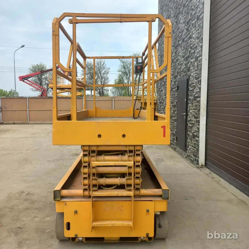 Купить ножничный подъёмник , б/у / Продажа самоходных подъёмников Краснодар - изображение 1
