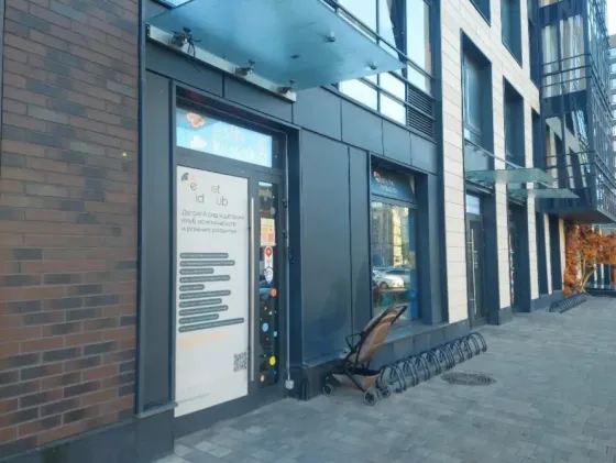 Отдельное помещение с ремонтом и витринами на 1 эт. в новом ЖК Санкт-Петербург