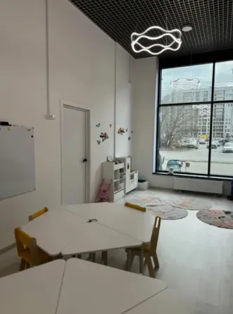 Отдельное помещение с ремонтом и витринами на 1 эт. в новом ЖК Санкт-Петербург