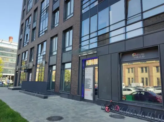 Отдельное помещение с ремонтом и витринами на 1 эт. в новом ЖК Санкт-Петербург