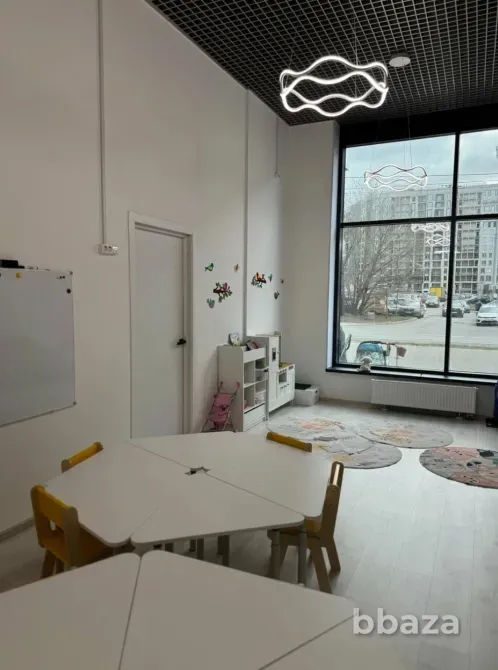 Отдельное помещение с ремонтом и витринами на 1 эт. в новом ЖК Санкт-Петербург - изображение 4