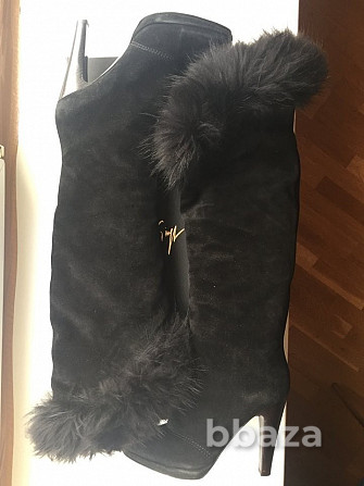 Ботфорты сапоги новые ferre италия 39 размер черные замша мех енот на потфо Москва - photo 1